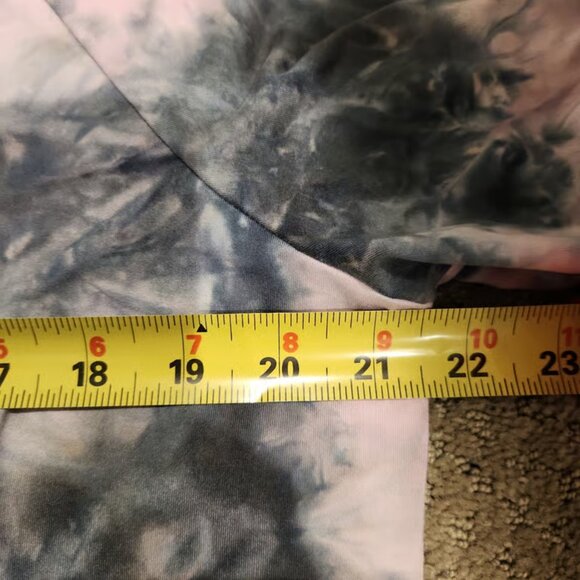 Free Kisses tye dye LOVE shirt. Sz 1X - BENEFITS RESCUE DOGS - Picture 6 of 11